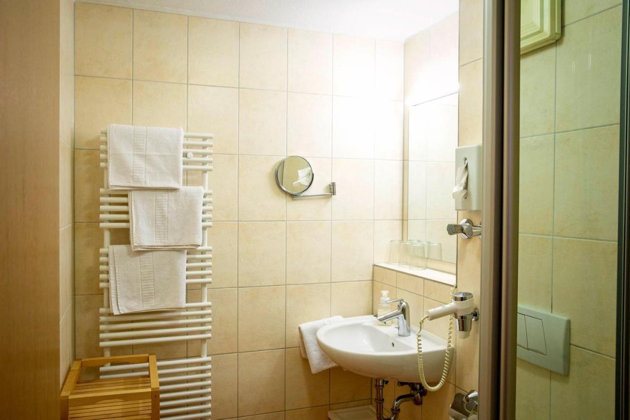 Hotel Gut Schwaige Ebenhausen エクステリア 写真